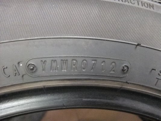 ยาง DUNLOP 185/60/15 ปี12