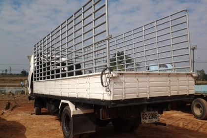 HINO KM779 เครื่อง 117ฝาแดง เพาเวอร์ แอร์เย็น กะบะยาว 5.5 เมตร HINO KM779 เครื่อง 117ฝาแดง เพาเวอร์ แอร์เย็น กะบะยาว 5.5 เมตร