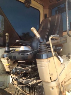 ขายด่วน แบ็คโคร  Cat 320 Version2 ราคาเบาๆ รถสวยยังใช้งานอยู้