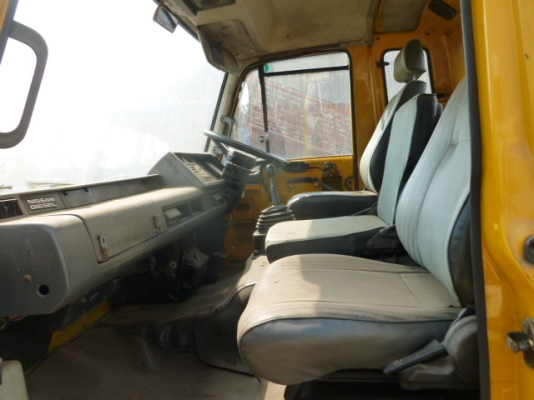 แสงฟ้าเต้นรถ////ขาย10ล้อNISSAN-UD-CDA12M 177แรง ยาว6.10เมตร