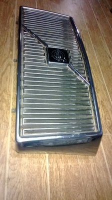 ขายกระจังหน้าโหนก VOLVO 244 - 264 GLT สภาพสมบรูณ์