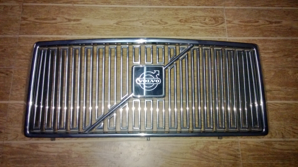 ขายกระจังหน้าโหนก VOLVO 244 - 264 GLT สภาพสมบรูณ์