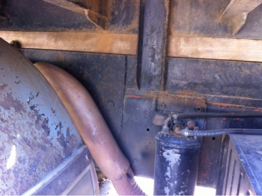 ขาย10ล้อดัมพ์ 2 เพลา เครื่อง 210 แรง สภาพพร้อมใช้ เอกสารพร้อมโอน