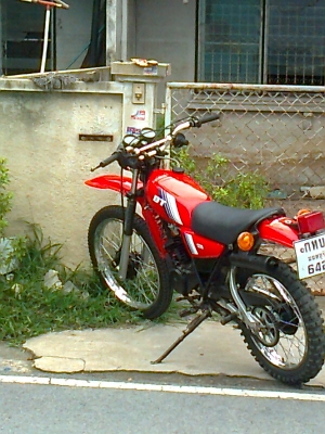 ขายyamaha  DT125 สีแดงสวยๆ ครบๆ ทุกอย่าง