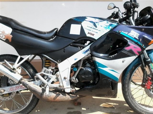 ขายฮอนด้าบีท 110 ทะเบียนเต็มพร้อมโอนเครื่องเดิมยังไม่เคยแกะชุดสีมีแตกหักเหมาะสำหรับนักปั้น ขาย 6900 บาท