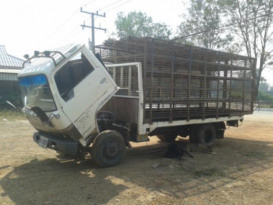 ขายหกล้อ Nissan วางเครื่อง Mitsubishi 4 สูบ 115 แรง หัวยกได้ ทะเบียนพร้อม