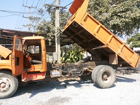 ISUZU หกล้อหัวยาวดั้ม เครื่อง J ช่วงล่างใหญ่ รถหลวงไม่มีทะเบียน ISUZU หกล้อหัวยาวดั้ม เครื่อง J ช่วงล่างใหญ่ รถหลวงไม่มีทะเบียน