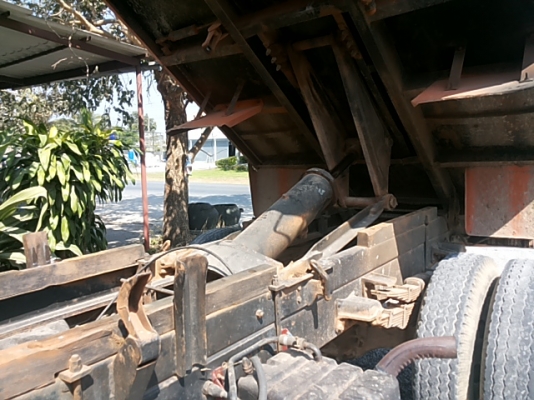 ISUZU หกล้อหัวยาวดั้ม เครื่อง J ช่วงล่างใหญ่ รถหลวงไม่มีทะเบียน ISUZU หกล้อหัวยาวดั้ม เครื่อง J ช่วงล่างใหญ่ รถหลวงไม่มีทะเบียน