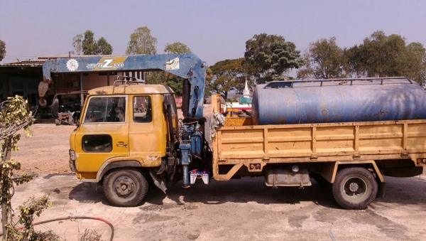 ขายรถบรรทุกหกล้อ HINO รถนอก เครื่อง HO7C 185 แรง เครน 3.5 ตัน แอร์พร้อม ไม่ให้ถังน้ำ