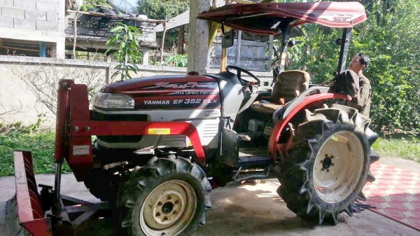 ขายดาวน์รถแทรกเตอร์ 2 เพลา Yanmar EF352TLX พร้อมอุปกรณ์ต่อพ่วง