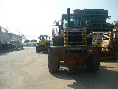 รถตักล้อยาง 3 คิว Komatsu WA300-3E รถเก่านอก ยังไม่เคยผ่านการใใช้งานในไทย 100\%