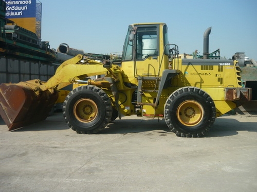 รถตักล้อยาง 3 คิว Komatsu WA300-3E รถเก่านอก ยังไม่เคยผ่านการใใช้งานในไทย 100\%