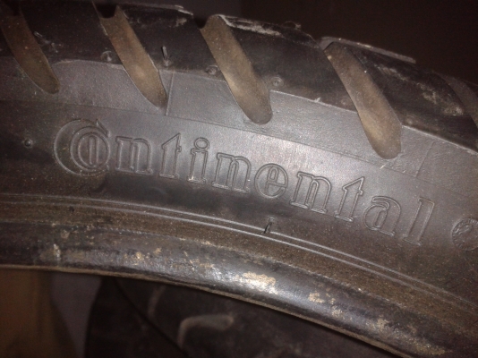 ยาง 90/90/21 ขาย 700