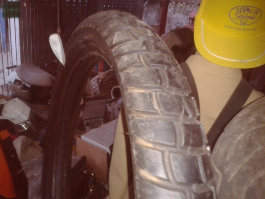 ยาง 90/90/21 ขาย 700