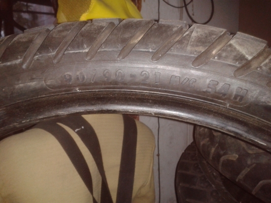 ยาง 90/90/21 ขาย 700