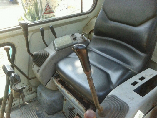 ขายรถขุด KOMATSU  PC30-7 ยังไม่เคยใช้งานในไทย  รถมีไลน์เจาะ