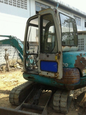 ขายรถขุด KOMATSU  PC30-7 ยังไม่เคยใช้งานในไทย  รถมีไลน์เจาะ