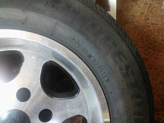 ขายล้อแม็กหกรูขอบ15พร้อมยางปี11