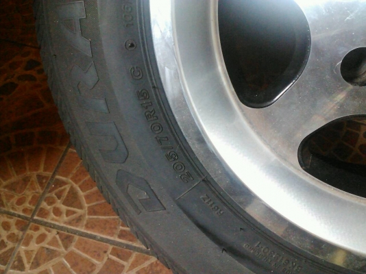 ขายล้อแม็กหกรูขอบ15พร้อมยางปี11