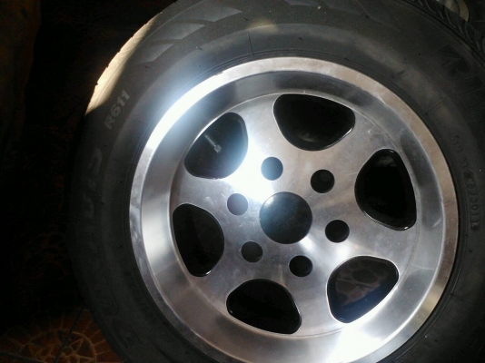 ขายล้อแม็กหกรูขอบ15พร้อมยางปี11