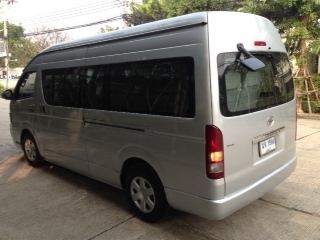 ขายรถตู้ Toyota Commuter 2.5 D4D เครื่องดีเซล สภาพดีมาก ใช้งานได้เลย