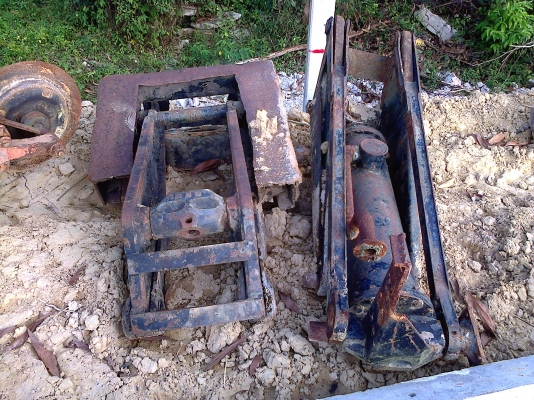 กระบอกยกดั้มของ10ล้อ 1 ชุดขาย18000. ใช้งานได้ปกติ..