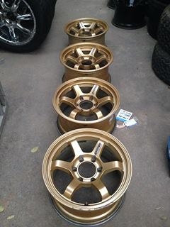 ขายล้อ TE37 ขอบ17 6รุ กว้าง9   สีทอง สวยๆ ถูกๆครับ 11500