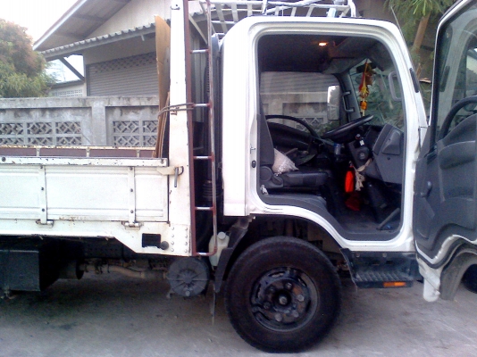 ขายหกล้อ npr ใหม่ ปี 52 คุณเอี้ยง 083-2756023