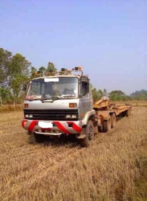 ขายรถสิบล้อหัวลาก NIssan UD cw430 ลงเครื่อง UD 320 แรงพร้อม หางโรเบส 2คาน