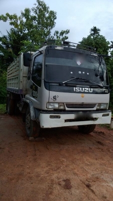 รถอีซูซุ 6 ล้อดั้ม 195 แรงม้า.  ปี 40   สนใจติดต่อ 081 - 6079515