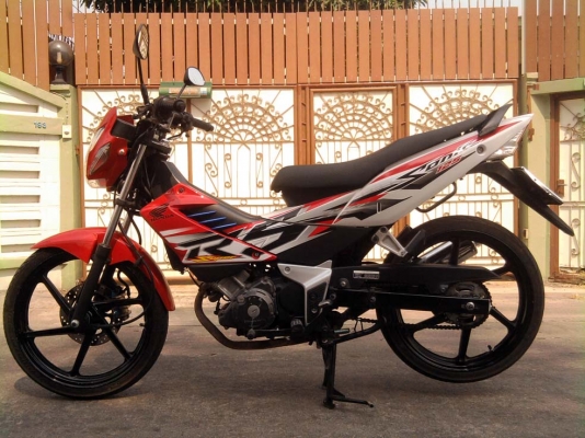ขออนุญาติขาย Honda Sonic New 125 ตัว TOP สตาร์ทมือ ล้อแม็ก โอนฟรีครับ