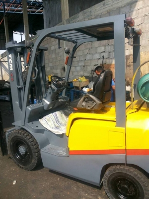 TCM รุ่นล่าสุด Z8 ขายด่วน 2.5 ตัน เสา 3 เมตร มี สไลด์ชิพเลื่อนงาซ้ายขวาได้ เครื่องเดิมๆ สภาพดีมาก 320,000 ติดต่อ 086-8510722 จะเด็ด