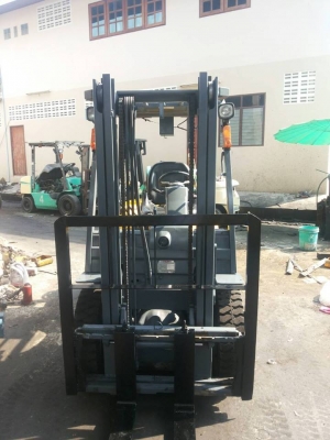 TCM รุ่นล่าสุด Z8 ขายด่วน 2.5 ตัน เสา 3 เมตร มี สไลด์ชิพเลื่อนงาซ้ายขวาได้ เครื่องเดิมๆ สภาพดีมาก 320,000 ติดต่อ 086-8510722 จะเด็ด