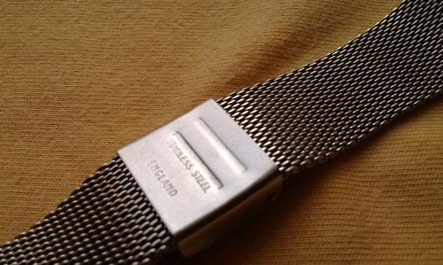 TIME TONE ไขลาน มีช่องบอกจำนวนพลังงานที่เหลือ