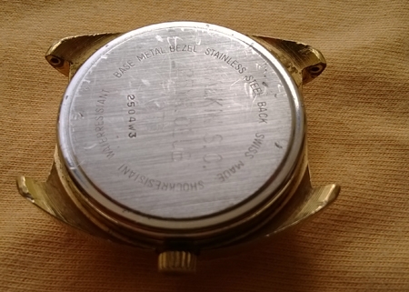 Croton Quatrz+electronic ตัวเรือนสีทองสภาพดีพอใช้ Croton Quatrz+electronic ตัวเรือนสีทองสภาพดีพอใช้