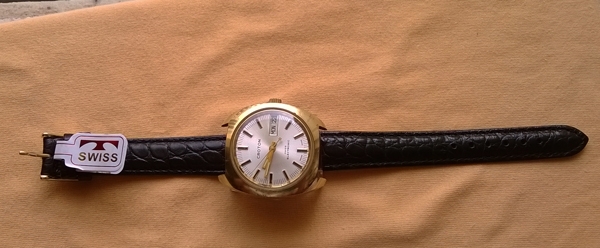 Croton Quatrz+electronic ตัวเรือนสีทองสภาพดีพอใช้ Croton Quatrz+electronic ตัวเรือนสีทองสภาพดีพอใช้