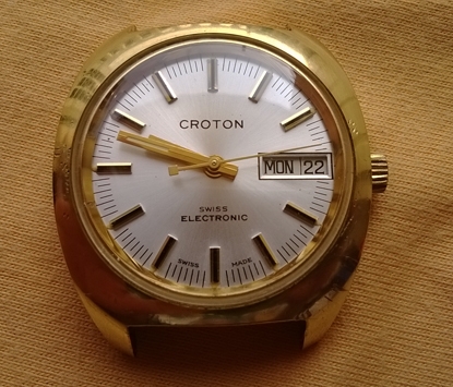 Croton  Quatrz+electronic ตัวเรือนสีทองสภาพดีพอใช้