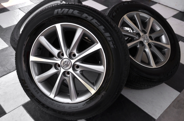 (ปิดการขายครับ) ขาย ล้อ แม็ก 16นิ้ว 5รู 114 พร้อมยาง Michelin