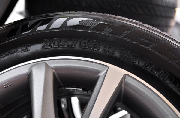 (ปิดการขายครับ) ขาย ล้อ แม็ก 16นิ้ว 5รู 114 พร้อมยาง Michelin