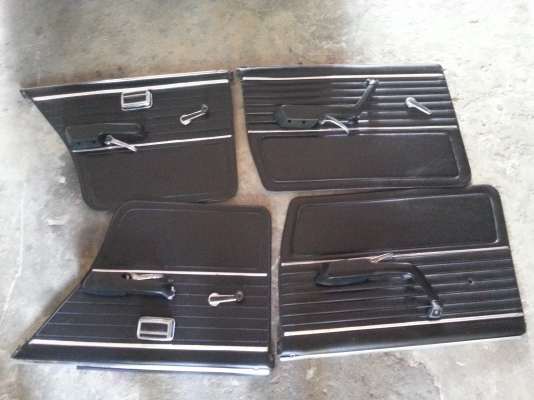 แผงประตูBMW E12 อุปกรครบ ขาดมือหมุน 1 อัน