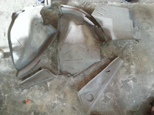 พลาสติกบุใต้ฝากระโปงหลัง ครบทุกชิ้น E12