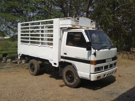 ขายรถบรรทุก Isuzu เครื่อง 75 แรง หัวไฟฟ้าลงเล่มแล้ว แอร์พร้อม เพลาลอย กระบะเปิดข้างได้