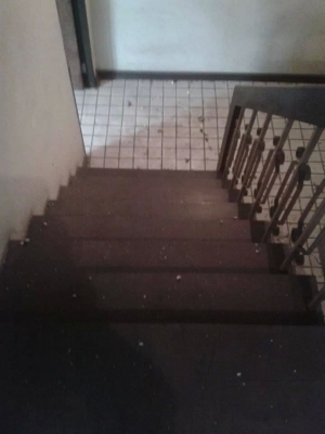 บันได้ไม้เนื้อแข็ง สองชุด สภาพดีใช้งานได้เลย บานประตูหน้าต่าง พร้อมวงกบ   ขาย 45000 ต่อรองได้ 089-3530206 ด่วนจร้า