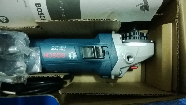 เครื่องเจียร BOSCH รุ่น GWS 7-100