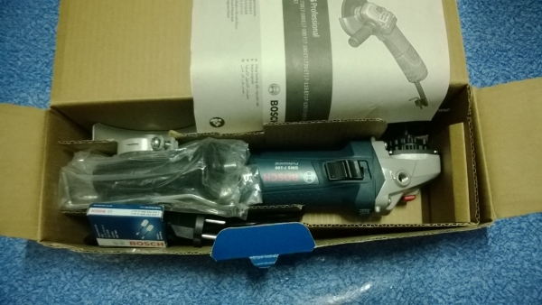 เครื่องเจียร BOSCH รุ่น GWS 7-100