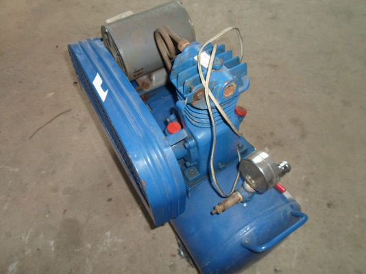 ปั๊มลม PUMA  สภาพสวย  พร้อมใช้งานไฟบ้าน ขนาดถังจุ 36 ลิตร 3,800