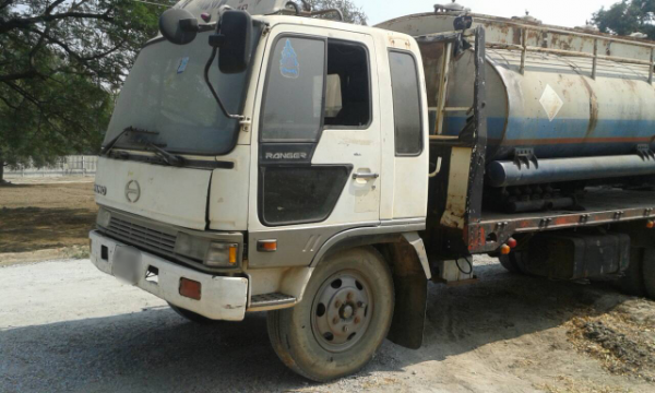 ขายหกล้อเทเลอร์ 3H เครื่อง 195 แรง ยาง 8.25 บรรทุก pc 60 ได้ (ไม่ให้ถังน้ำ)