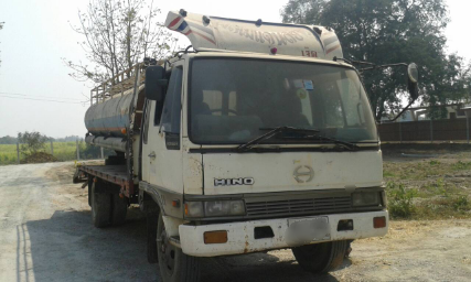 ขายหกล้อเทเลอร์ 3H เครื่อง 195 แรง ยาง 8.25 บรรทุก pc 60 ได้ (ไม่ให้ถังน้ำ)