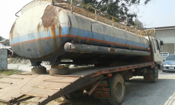 ขายหกล้อเทเลอร์ 3H เครื่อง 195 แรง ยาง 8.25 บรรทุก pc 60 ได้ (ไม่ให้ถังน้ำ)