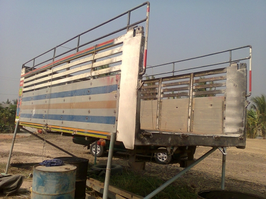 กระบะ 10 ล้อ ดัมพ์อลูมิเนียม ไม่มีกระบอกดัมพ์ ไม่มีปั้ม